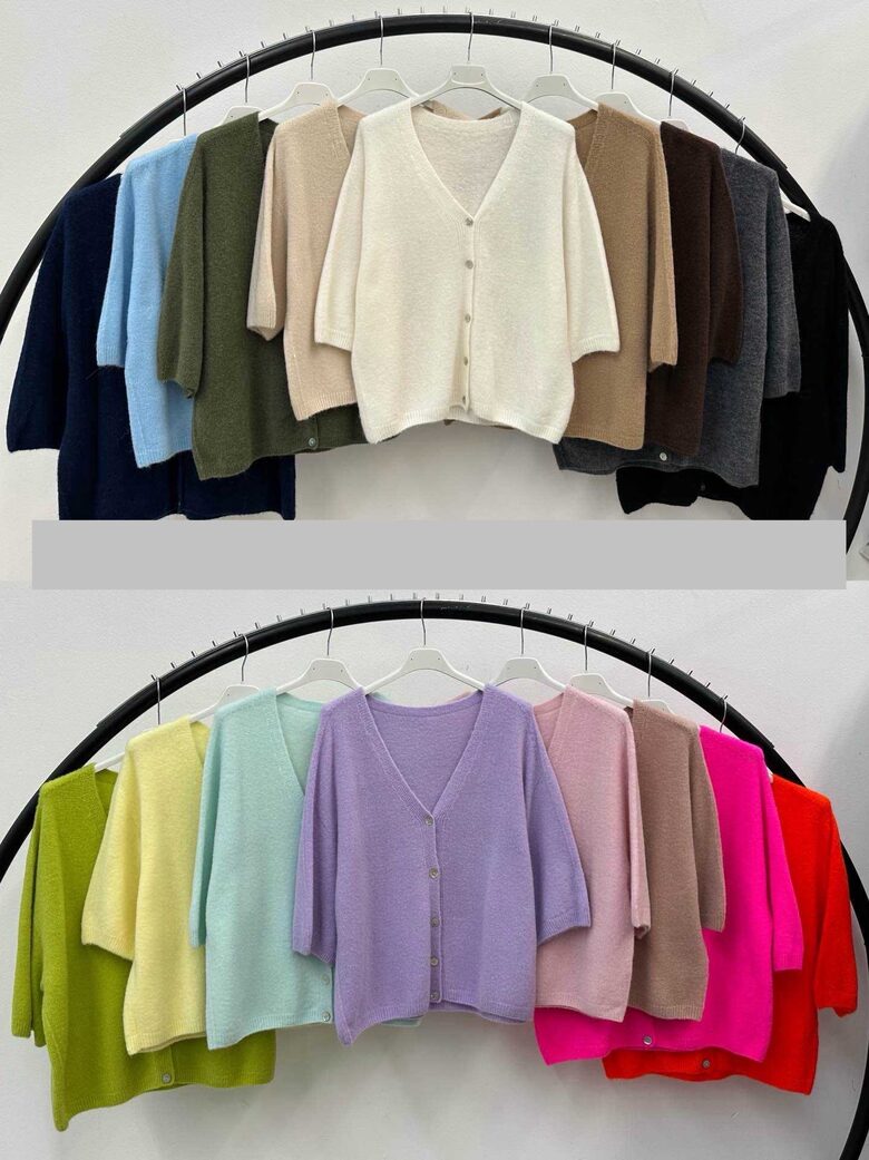 Jaka ar alpaku un vilnu 17 krāsas, derēs no XS līdz 3XL, mīksta, ērta, silta, var pieskaņot jebkuram tērpam. 